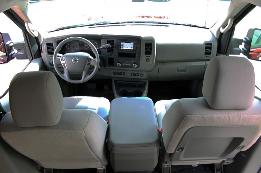  Nissan NV2500 HD 2012 года  (фото 15 из 38)